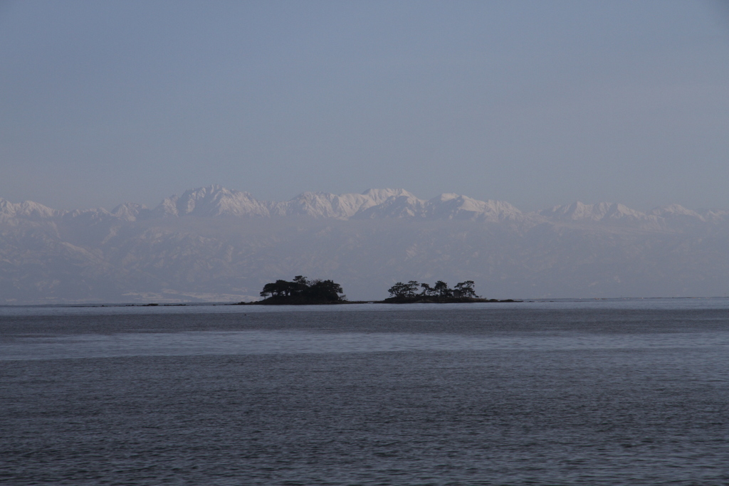 虻ヶ島と立山連峰