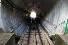 トンネルを抜けると……