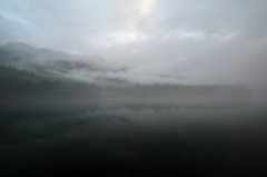 上高地大正池の朝靄