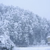冬山と家