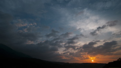 雲を纏い