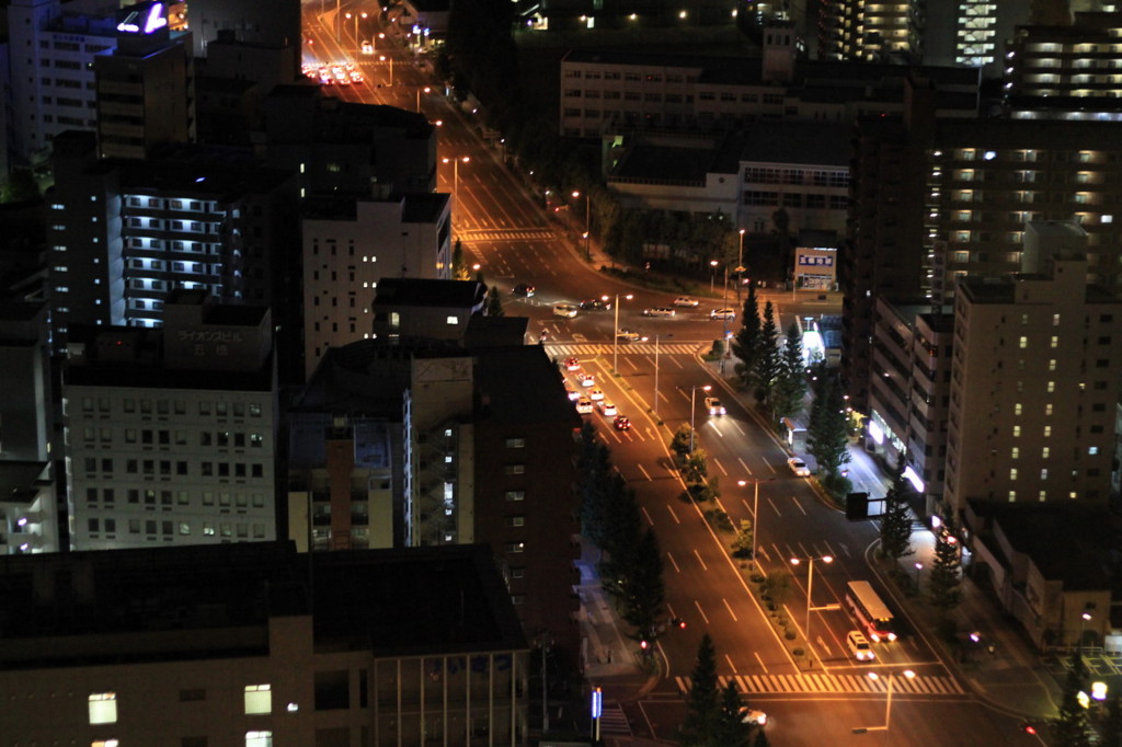 町の照明は明るいなぁー☆