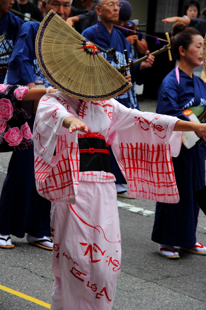 昼間の踊りも良いものです