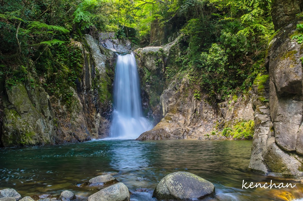 鳴沢の滝