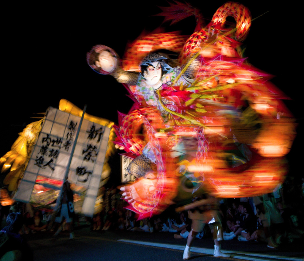 天下の奇祭　万灯祭り