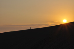 砂丘に沈む夕陽