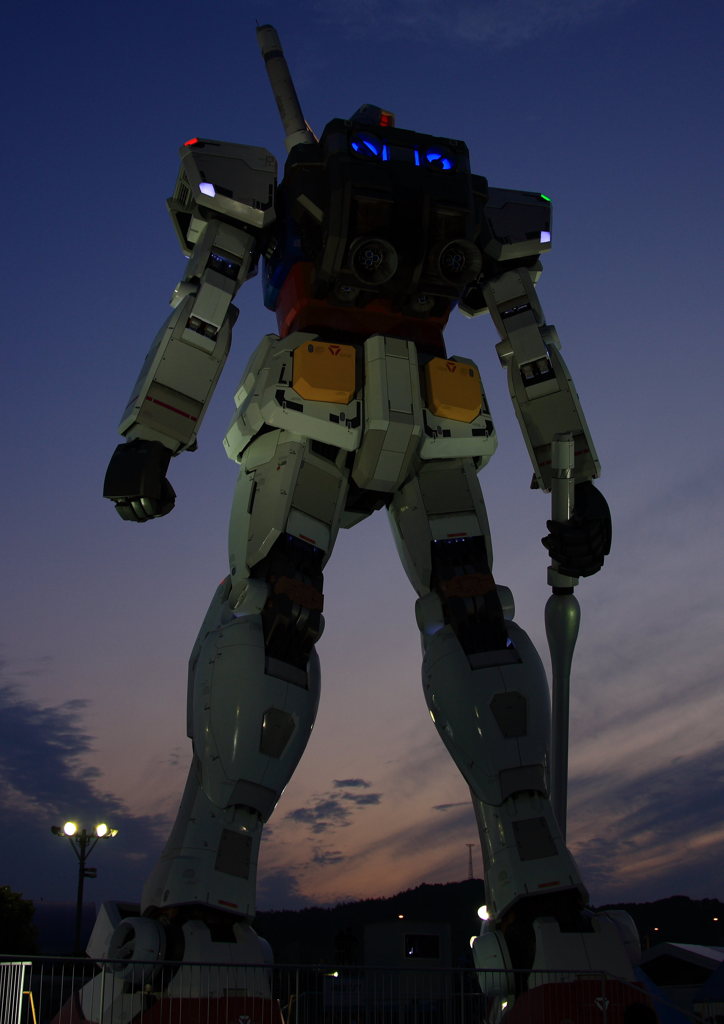 ガンダム　ライトアップ背面