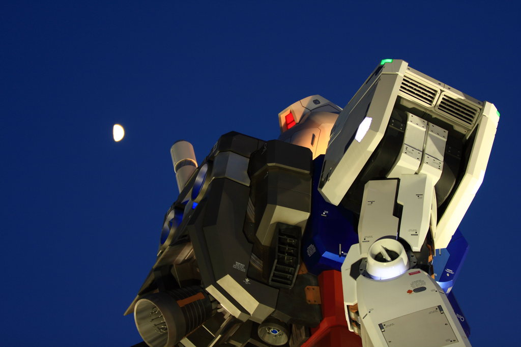 ガンダムと月