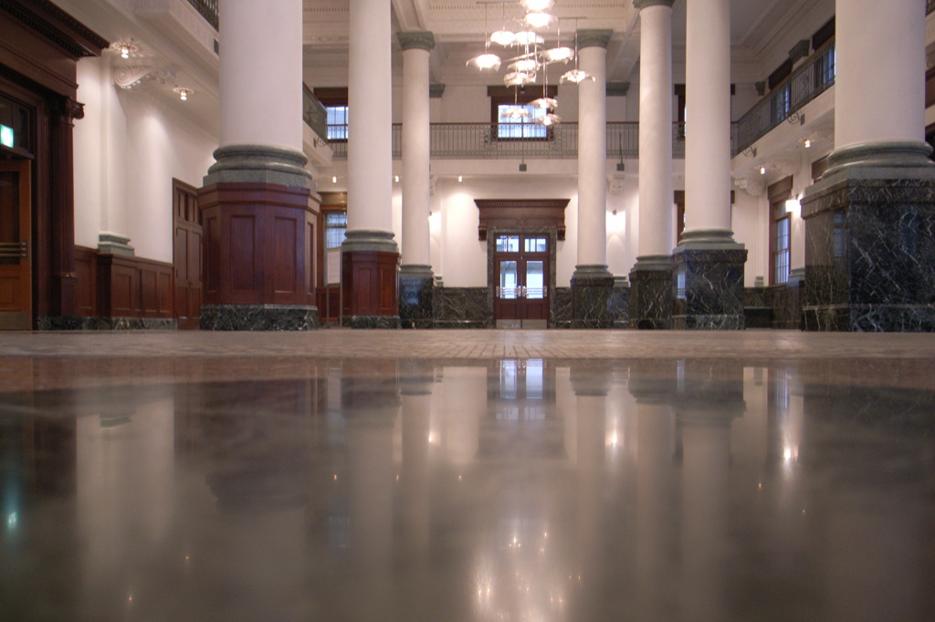 さや堂ホール（旧川崎銀行千葉支店）