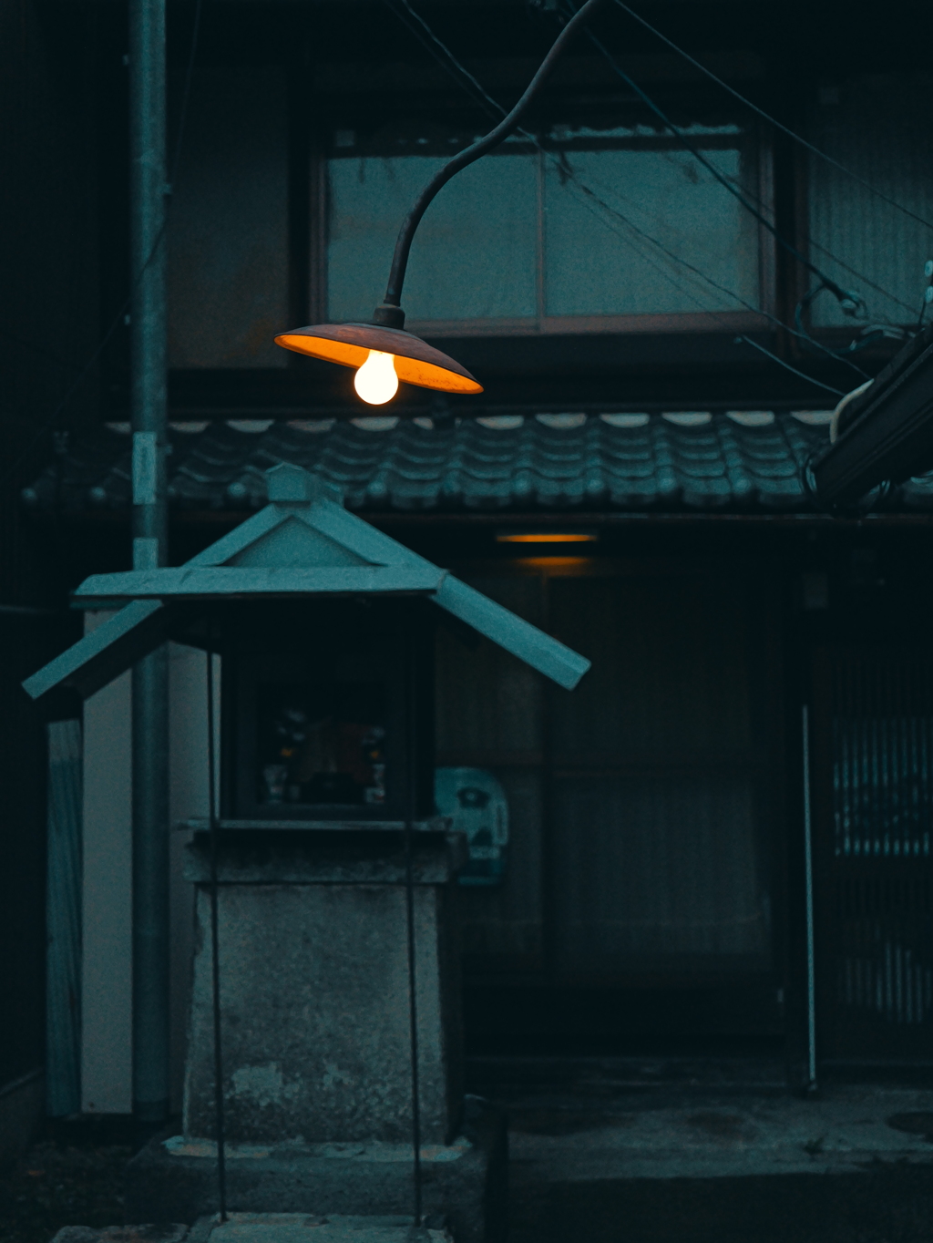 路地裏の寒暖