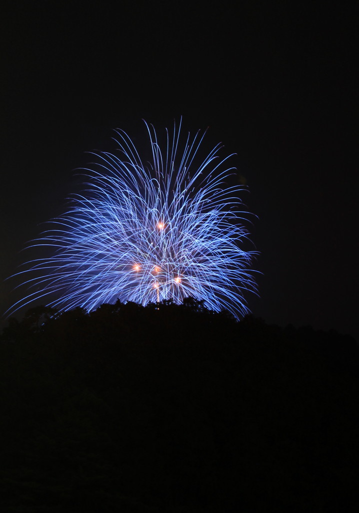 山の向こうから　～奥多摩花火～