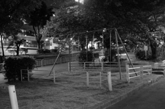 夜のブランコ