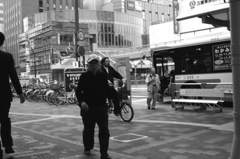 シルエットがどこか妖怪的