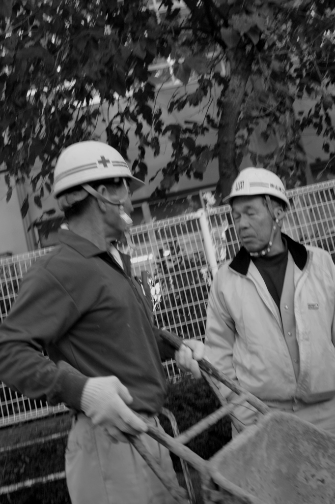 目を合わさない