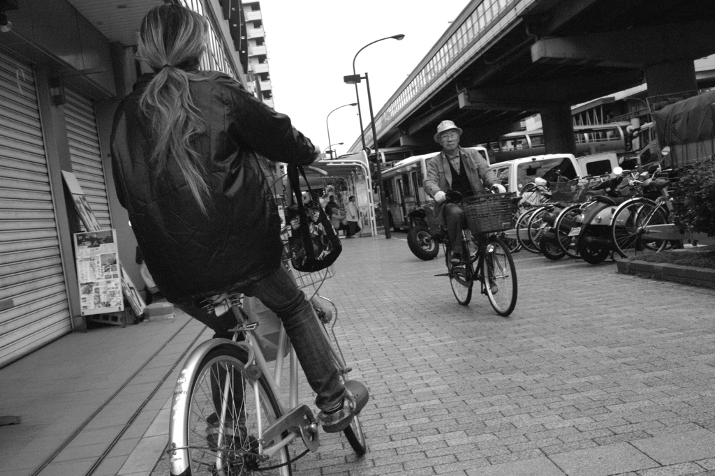 走り去る者　走り来る者