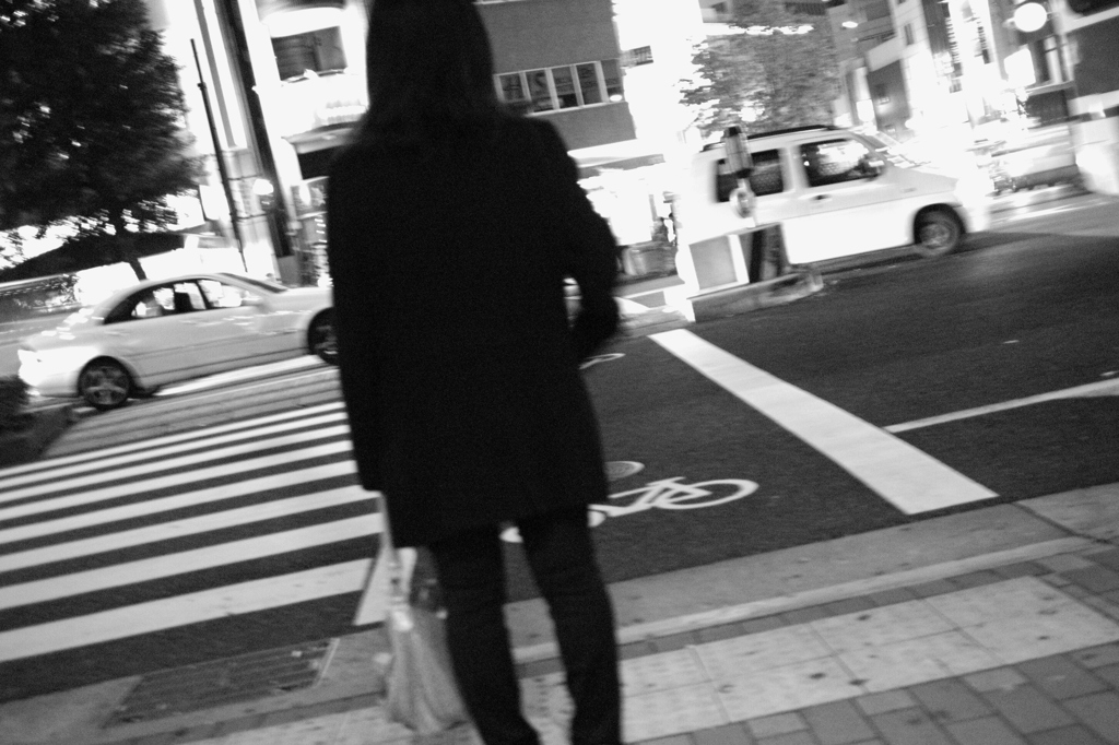 女の後姿 夜 By Hako Id 8033 写真共有サイト Photohito