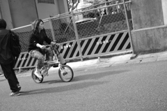 自転車小さすぎじゃない？