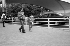 寒い朝　母と子