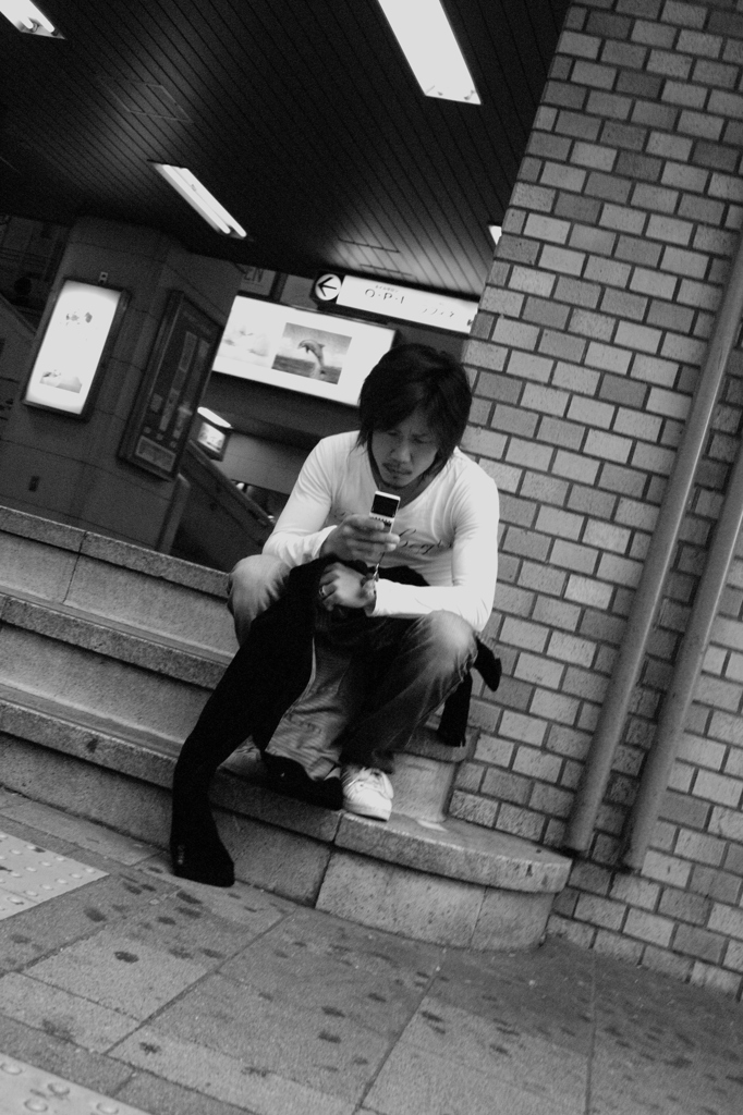 モバゲーに夢中？　三ノ宮