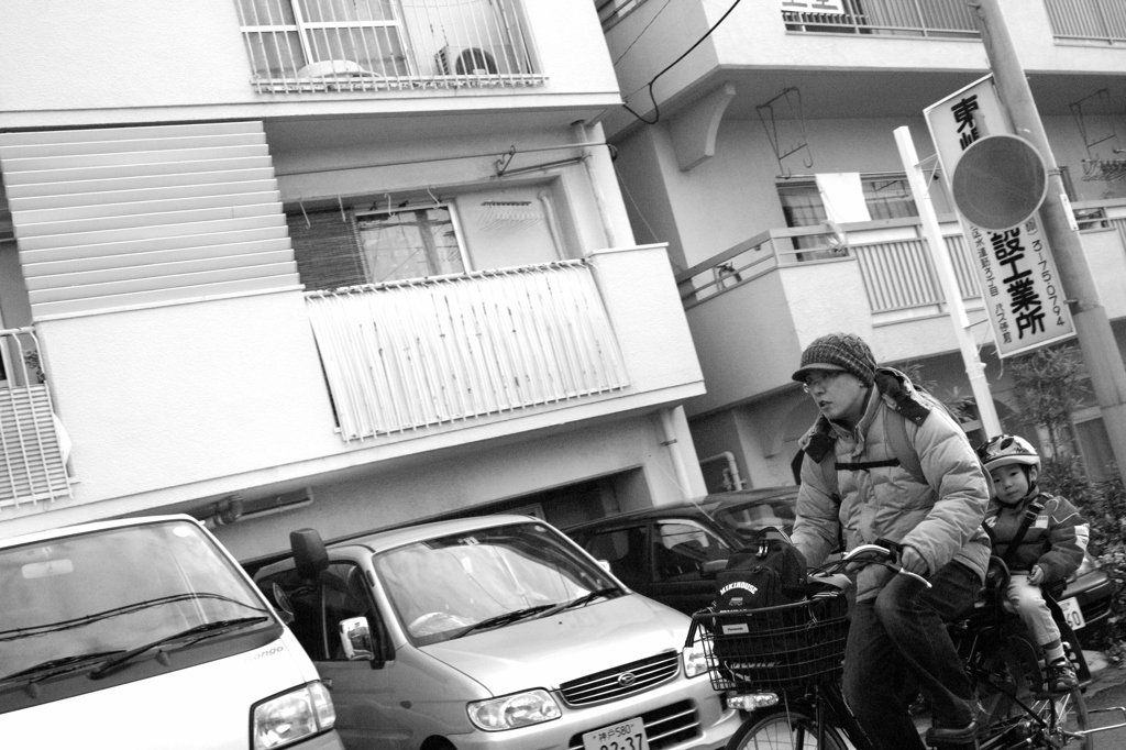 朝の風景　母と子