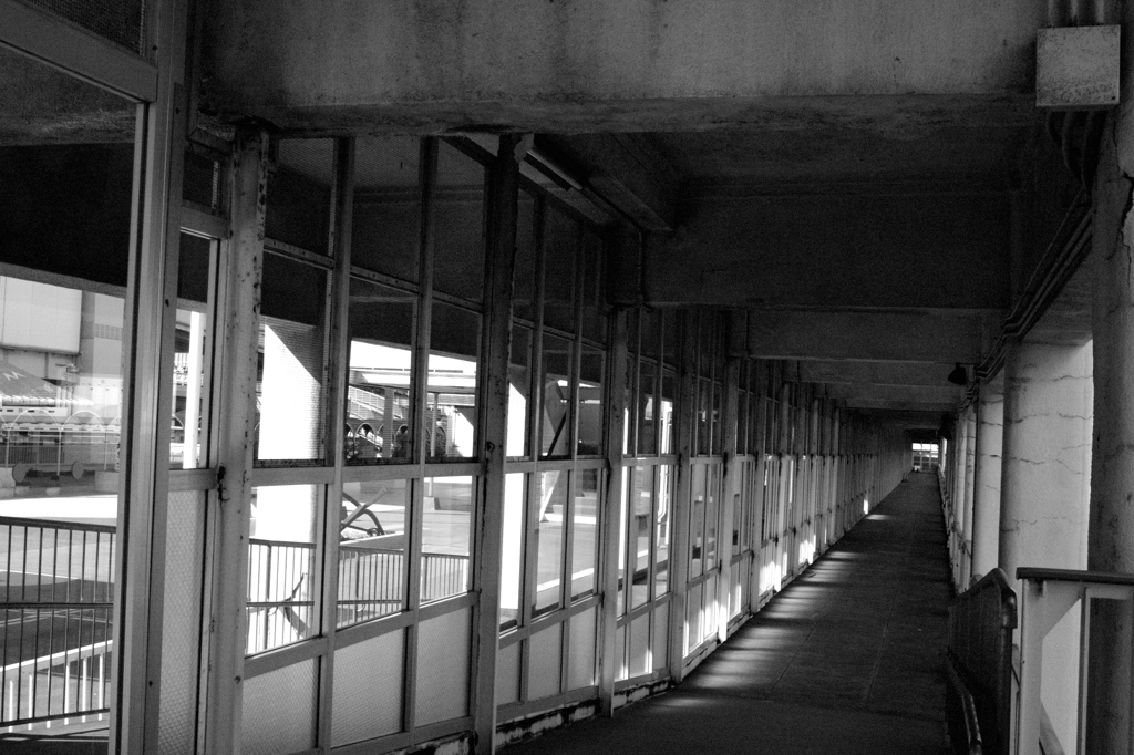 誰も居ない通路