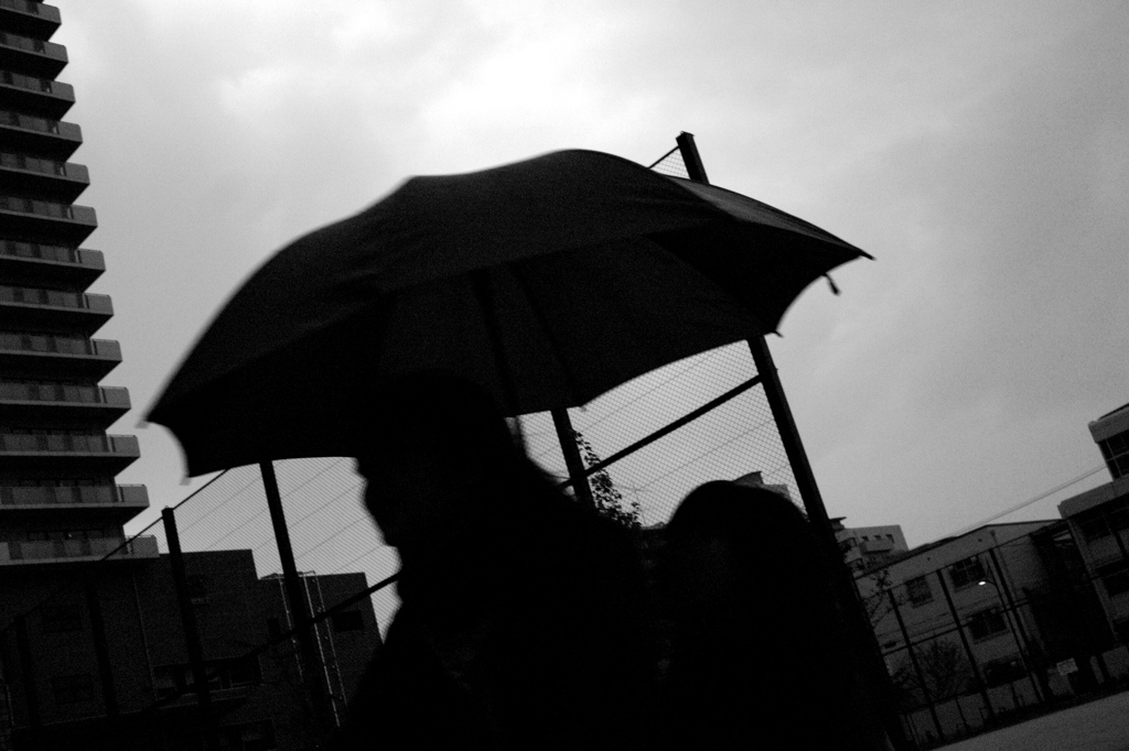 雨のシルエット