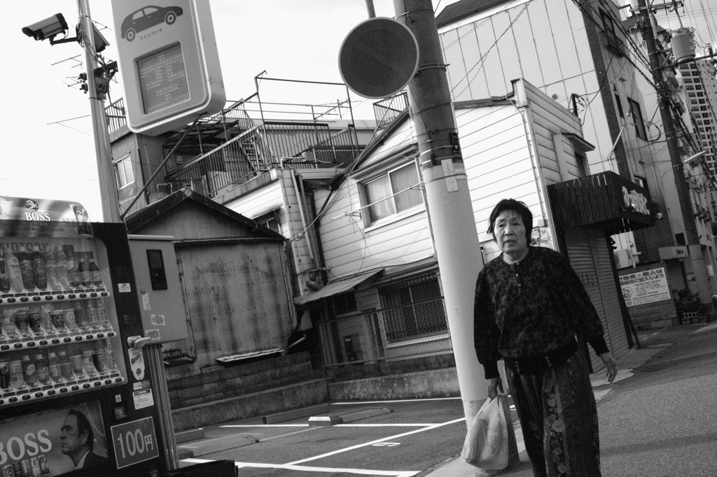 ボスと駐車場とおばさん