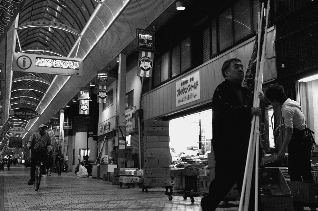 祭りの前日の慌しさ