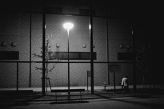 照らし出される、その背中