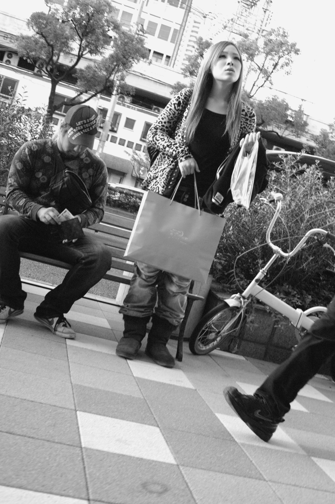 街角で歌う少女