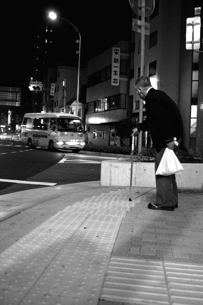 コーナーリングを見つめる