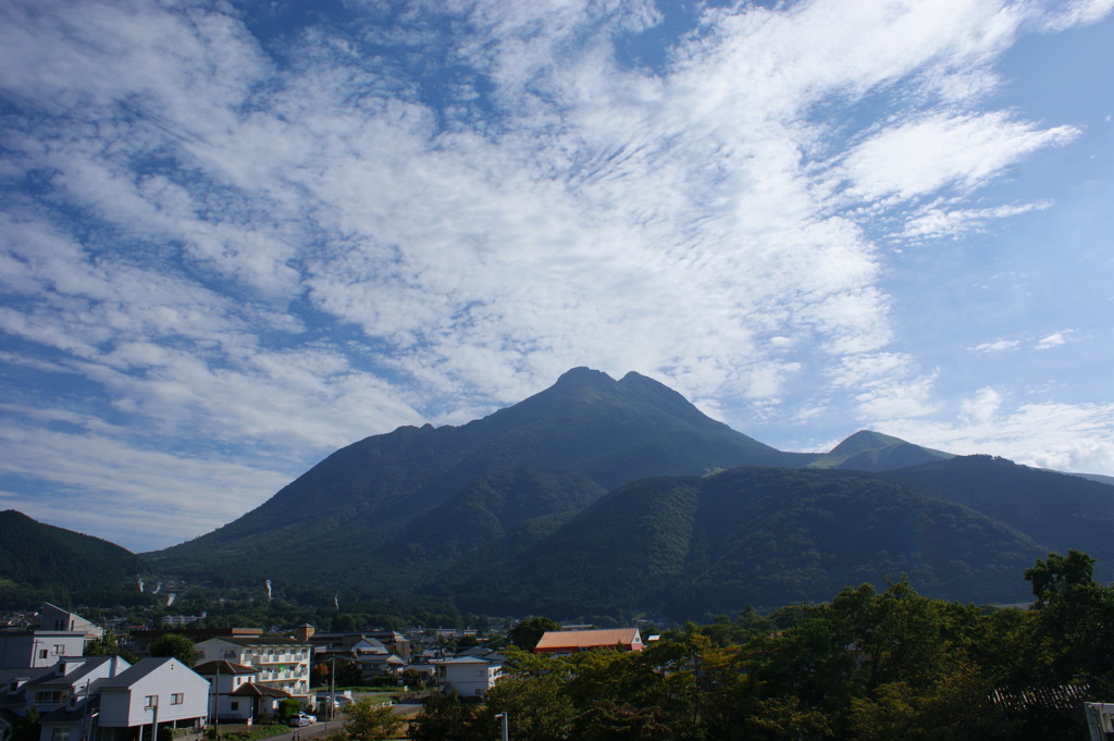 由布岳の雄大。