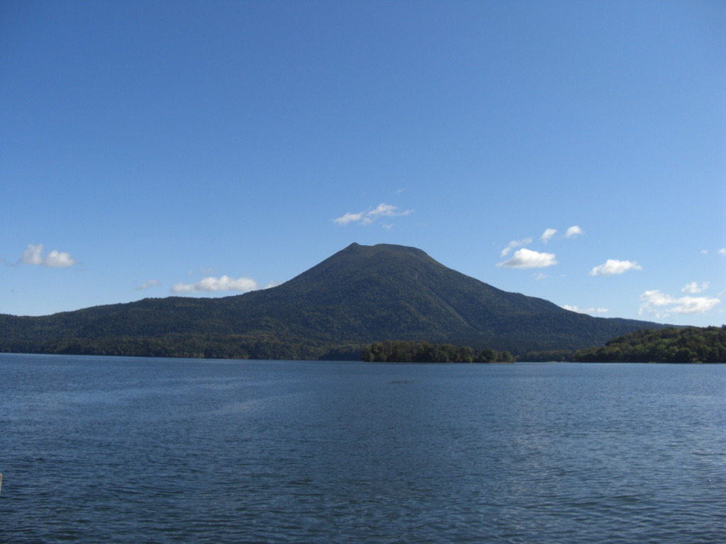 雄大な雄阿寒岳