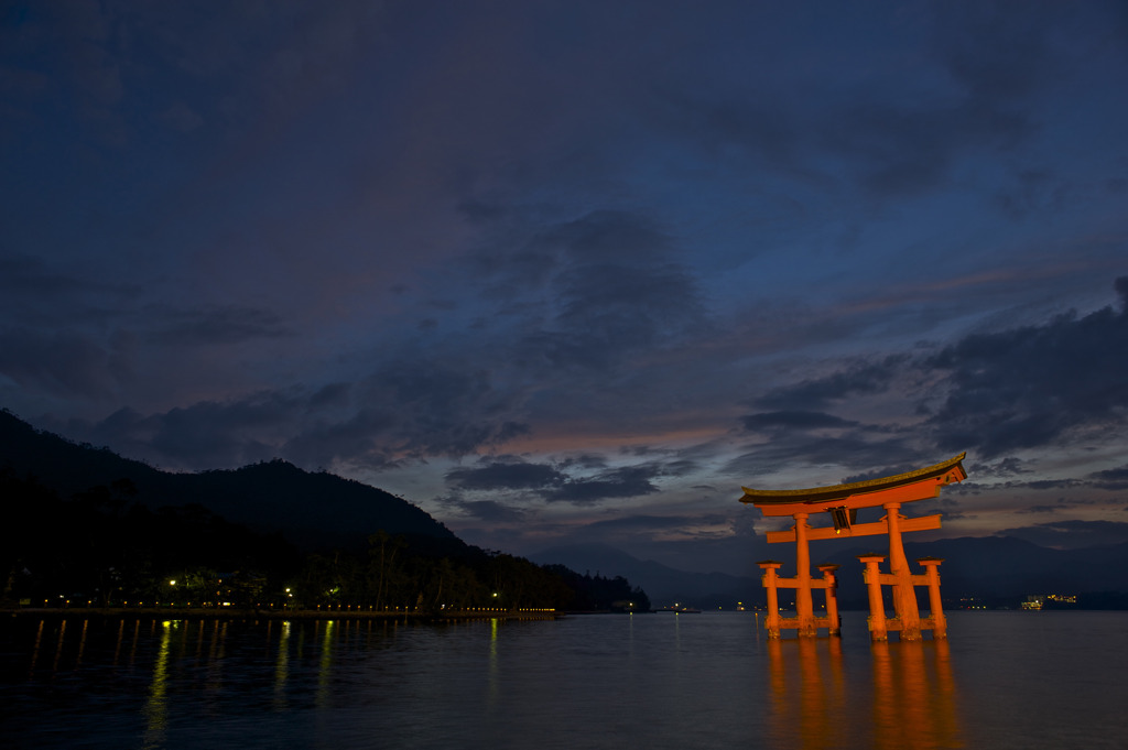 厳島の夏宵