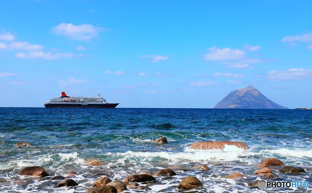 日本丸と八丈小島