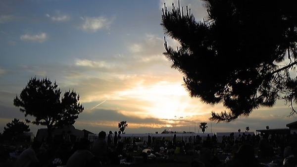 音楽と海と夕焼けと飛行機雲。