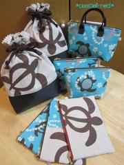 ハワイアンプリントのポーチ＆巾着