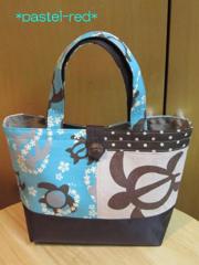 ハワイアンプリントのパッチワークミニトート