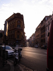 ローマ　街角の奥へ