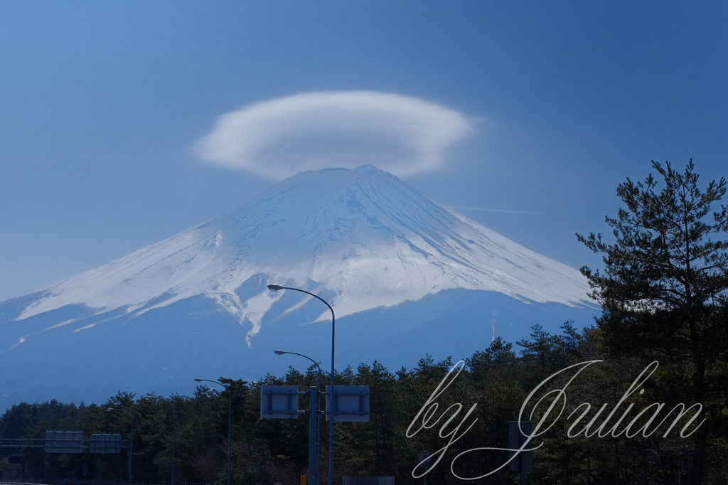 富士と傘雲