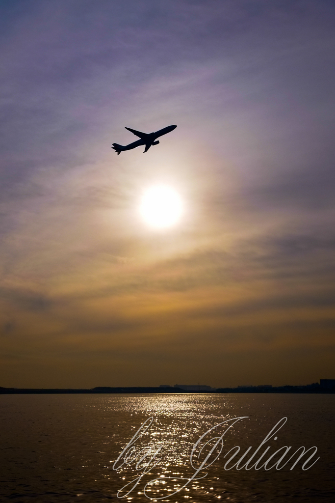 空と飛行機と海