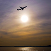 空と飛行機と海