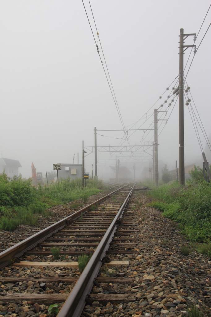 霧の線路
