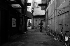 路地の朝
