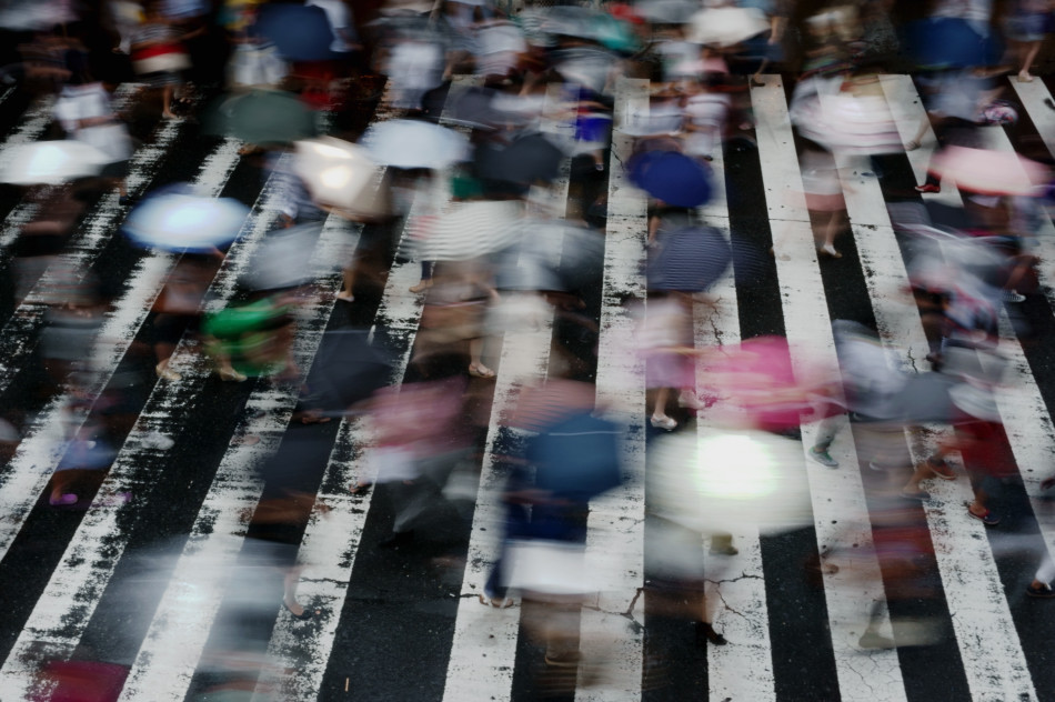 雨の歩道