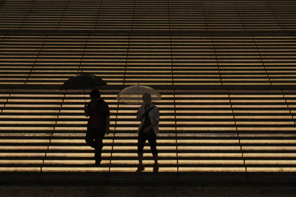 雨の歩み
