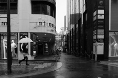 雨の街角