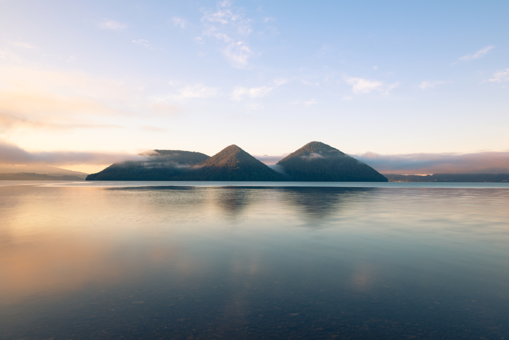 洞爺湖 朝陽の当たる小島