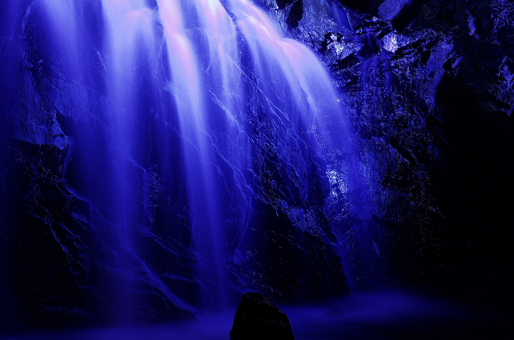 『UNDERGROUND WATERFALL』