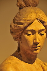 女